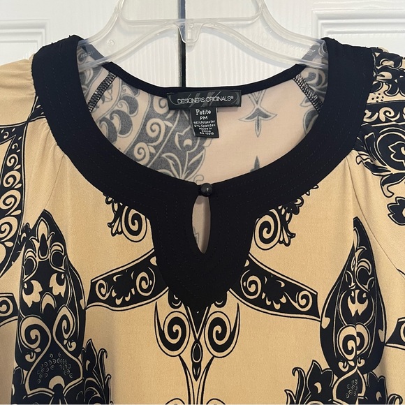Designers Originals size Petite PM women’s short sleeve tan top w/black design - Picture 3 of 7